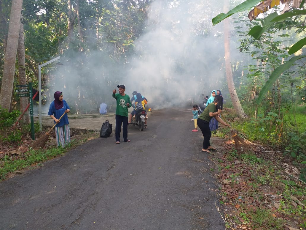 Menyambut HUT Kemerdekaan RI ke-77, Warga Padukuhan Penggung Adakan Kerja Bakti